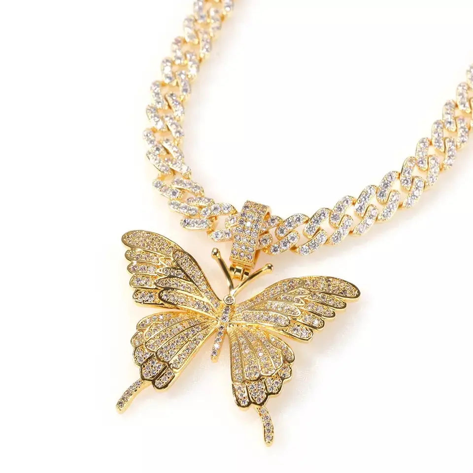 Iconic butterfly necklace - BizaarFashionCrush